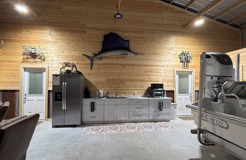 Port O Connor House | Private 2 Bedroom Barndominium with Plenty of Parking & Dog Friendly