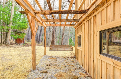 Helmsburg Cabin | Private 3.5 acre Waterfront Cabin with Hot Tub, WiFi, Minutes from Nashville