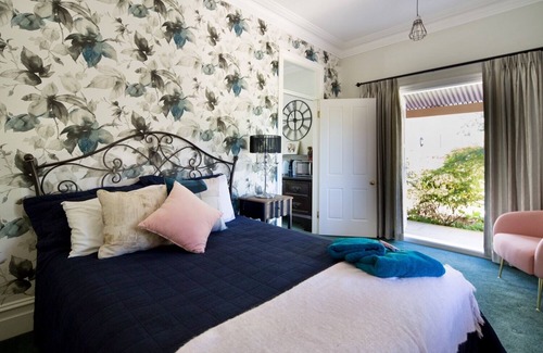 Arcadia Bed & Breakfast | Private 3 Room Queen Suite with Pool in Chanticleer Gardens Estate, Arcadia