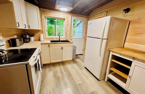 Dedham Cabin | Private 3BR Lakefront Cottage on Green Lake @ Jenkins Beach #3