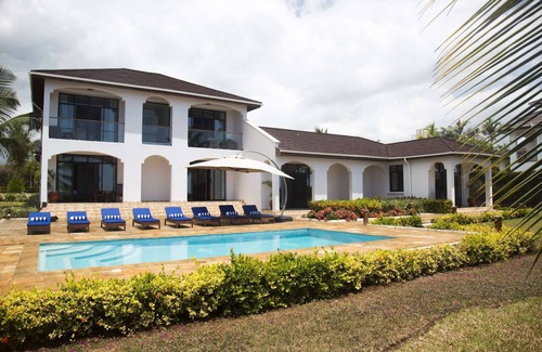 Marumbi Villa | Private 4 bedroom Villa with private pool
