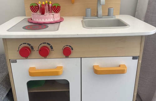 Christchurch House | Private, 4BR, Family-Friendly, Free Parking near Airport