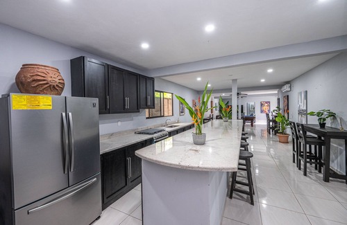 Cerro Plano House | Private 5-bedroom house with pool, 50 yards from the beach