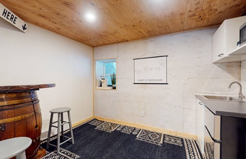 Hyak Cabin | Private, alpine modern A-frame near lake & lifts with firepit & wood stove
