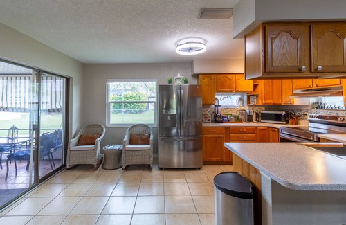 Englewood East House | Private and cozy home - 10 minutes from the beach