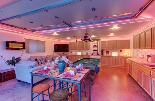 Vista Cottage | Private, ! B/B, Billiard room with deck, Outdoor living, Privacy, Fenced, Yard