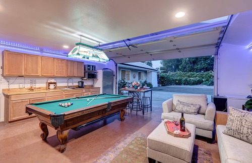 Vista Cottage | Private, ! B/B, Billiard room with deck, Outdoor living, Privacy, Fenced, Yard