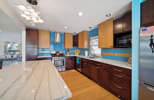 Discovery Bay House | Private Bay Mins to Fast Water! Spa!
