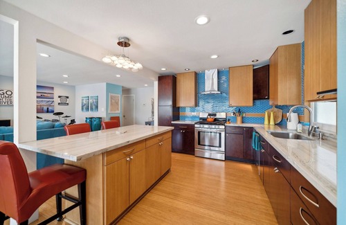 Discovery Bay House | Private Bay Mins to Fast Water! Spa!