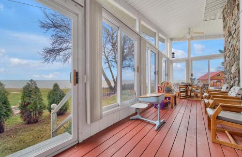 Richmondville House | Private Beach and Sauna Lakefront Deckerville Home!