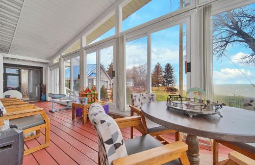 Richmondville House | Private Beach and Sauna Lakefront Deckerville Home!