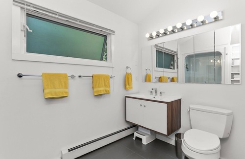 Norwalk House | Private Beach Community, Long Island Sound Water Views