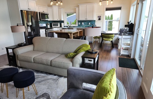 Smyrna House | Private Beach-Hot Tub-Tiki Bar-Grill-Pontoon-Game Room-Kayaks-Fires-35min to GR