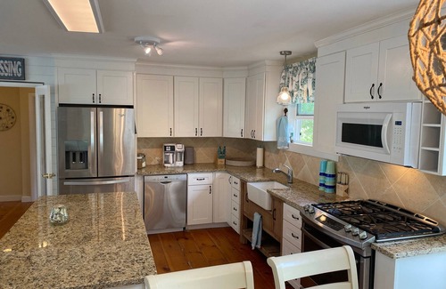 South Dennis House | Private beach on saltwater pond, dog friendly 4BR in secluded neighborhood.