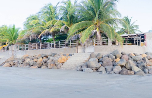 Jucuaran Villa | Private beachfront