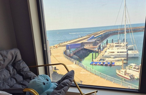 Downtown Apartment | Private Beautiful Ocean Harbor next to Dodu beach in Jeju with AC, WiFi