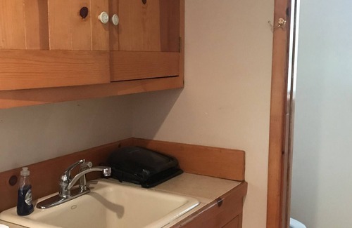 Willits Cabin | Private, Beautifully Decorated Guest House with Great Views and Sleeps 7 People