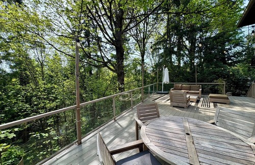 Northwest Bellevue House | Private Bellevue Sanctuary with View