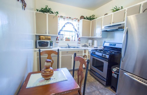 Faircrest Heights House | Private bungalow suite in the heart of Los Angeles