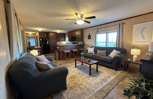 Clopton Cabin | Private Cabin, 3 Bed Rooms, 2 Bath, nestled in the woods on a spring fed pond!