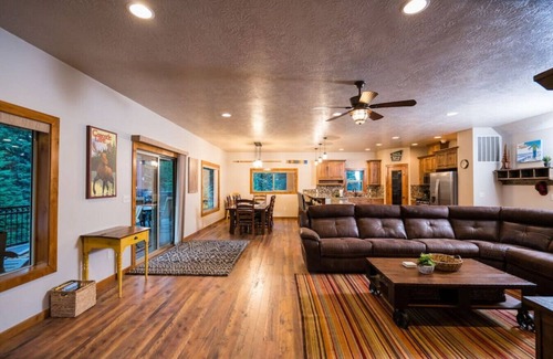 Tamarack Resort Cabin | Private Cabin at the Foot of West Mountain- Hot Tub