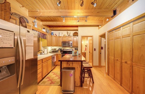 Deep Gap Cabin | Private Cabin on 2 Acres: Hot Tub, 10 Mi to Boone!
