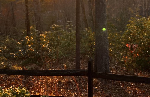Ferguson House | Private Cabin With Stunning Mountain & Sunset Views – Hot Tub – WiFi