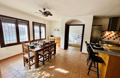 Beznar House | Private Casa Rural Retreat, Stunning Lake View, Lecrin Valley