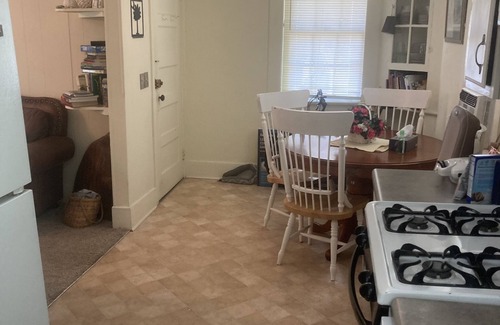 Rosewood Apartment | Private Charleston SC themed cooks kitchen 1 bed 1 bath apartment Columbia SC