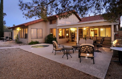 Shadow Hills House | PRIVATE CONTEMPORARY HOME WITH BREATHTAKING MOUNTAIN VIEWS