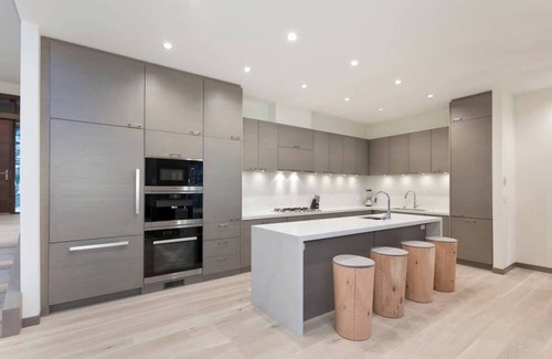 Alta Vista House | Private Corner-Unit Townhome with Lake View & BBQ