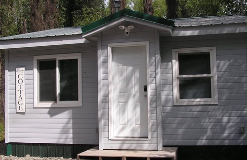 Willow Cottage | Private Cottage on 5 wooded acres