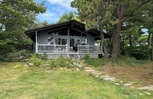 Branford Cottage | Private Cottage on Thimble Islands: 3-bedrooms & tons of private outdoor space