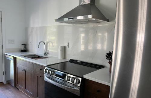 Bonners Ferry House | Private Cottage - Panoramic River Views, Near Casino and Downtown