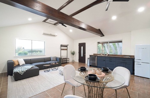 Canyon Lake Cottage | Private Cottage w HOT TUB & Oak Grove