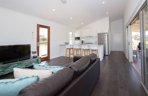 Burrundulla House | Private cottage with spectacular views
