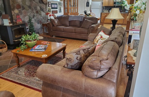 Goodlettsville Apartment | Private country hillside setting surrounded by trees, birds, wildlife pond/falls