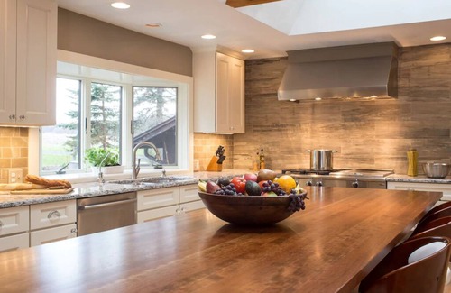 Ithaca House | Private Country Home Near Wineries, 6 Bdrm, 4 ba, Hot Tub, Firepit & Billiards