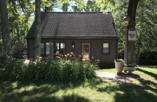 Charles City Cottage | Private Country Retreat with Swimming Pool