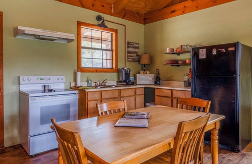 Leakey Cabin | Private, Cozy Cabin on 6 acres with Mountain Views in the Heart of the Texas Hill Country Near Lost Maples and Garner State Parks