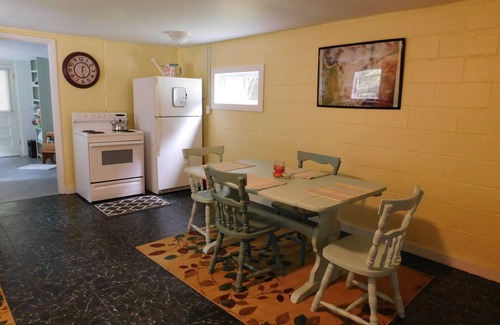 Lindside Cottage | Private, Cozy Cottage Nestled On Peter's Mountain.