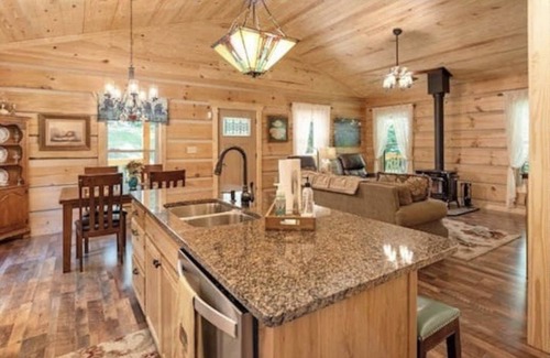 Cosby Cabin | Private Cozy DOG FRIENDLY Cabin Home Surrounded by a Variety of Beautiful Trees