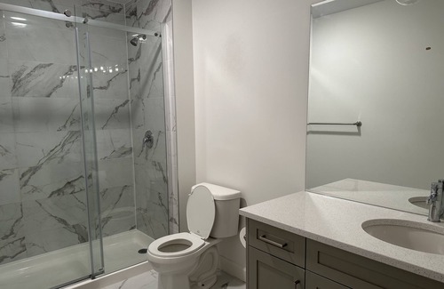London House | Private & cozy master bedroom near Masonville Mall