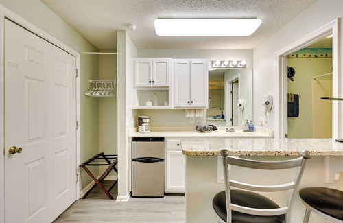 St. James Condo | Private Deck & Pool Access: Southport Resort Condo
