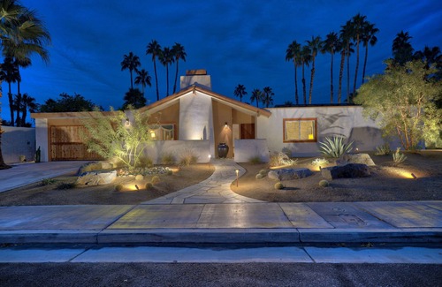 Palm Springs House | Private Desert Oasis - Luxurious & Modern, Salt-Water Pool & Spa