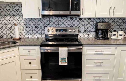 Port St. Joe House | Private DOG FRIENDLY Home! 2 Min Walk to Beach, Fenced Yard, Firepit