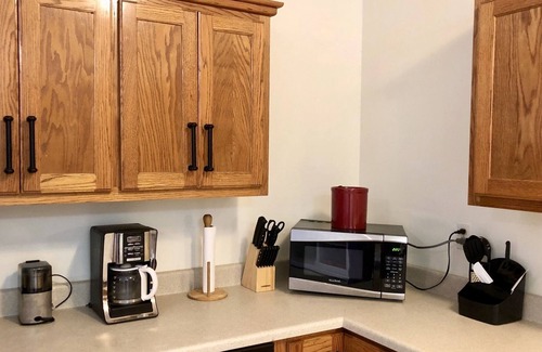 South View House | Private, easily accessible (no steps or stairs anywhere!), kid and pet friendly,