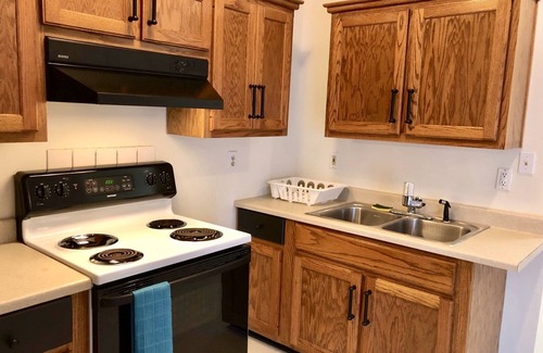 South View House | Private, easily accessible (no steps or stairs anywhere!), kid and pet friendly,