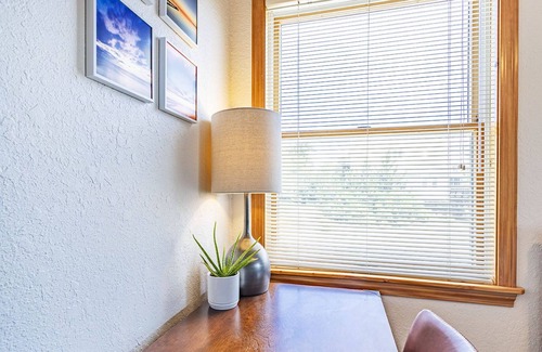 Kitty Hawk House | Private efficiency close to the beach & bay! Great for couples. Dog-friendly.