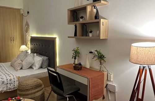 Greater Noida Apartment | Private Elegante Luxury Stay - 21thFloor